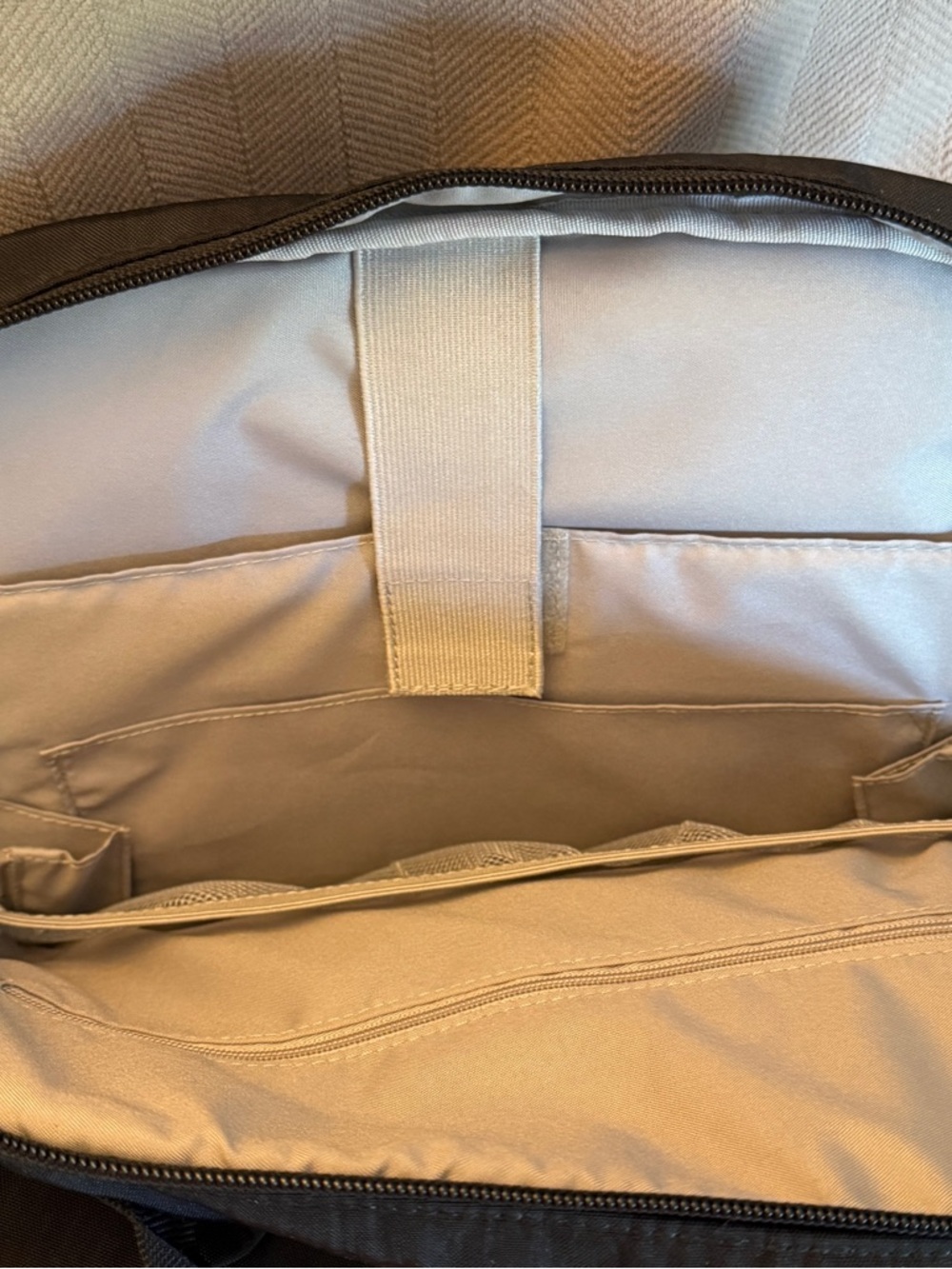 Baggallini Everyday Laptop Backpack - Picture 6 of 9
